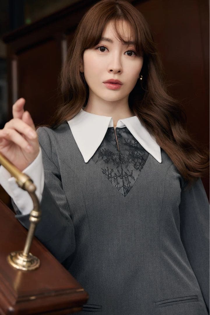 新品 herlipto Pointed Collar Mini Dress