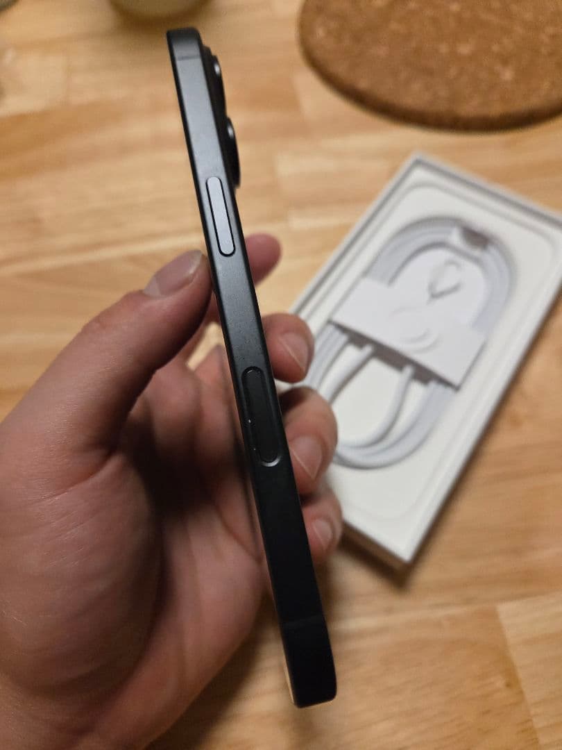 Apple iPhone 16 ブラック 本体 128GB　値下げ