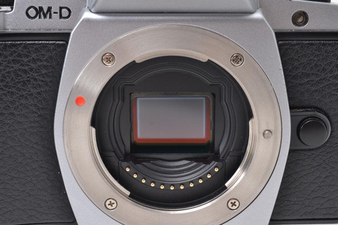 オリンパス　OM-D E-M5 シルバー 12-50mmEZ レンズキット