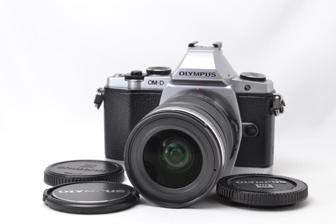 オリンパス　OM-D E-M5 シルバー 12-50mmEZ レンズキット
