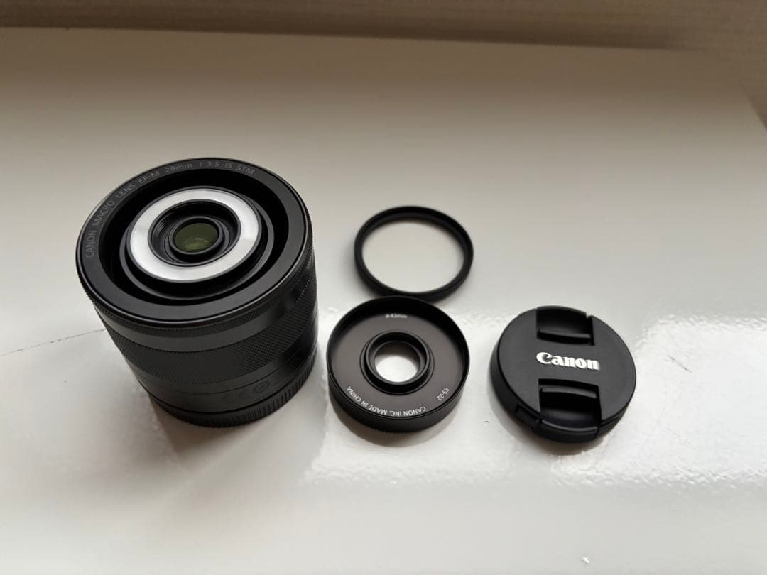 Canon EF-M 28mm f/3.5 IS STM マクロレンズ