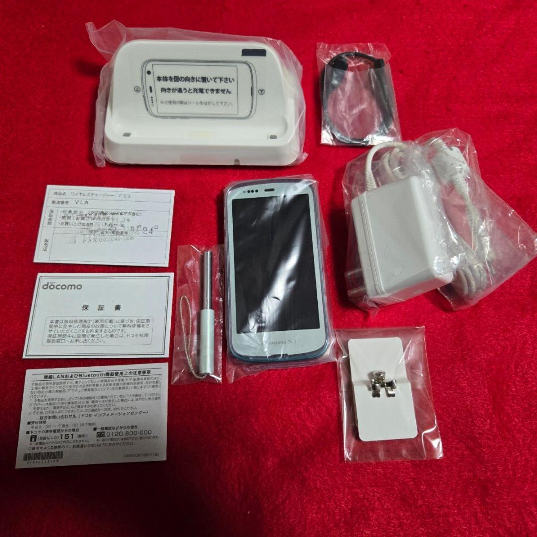 F-03E Arrows Kiss docomo ワイヤレスチャージャー 本体