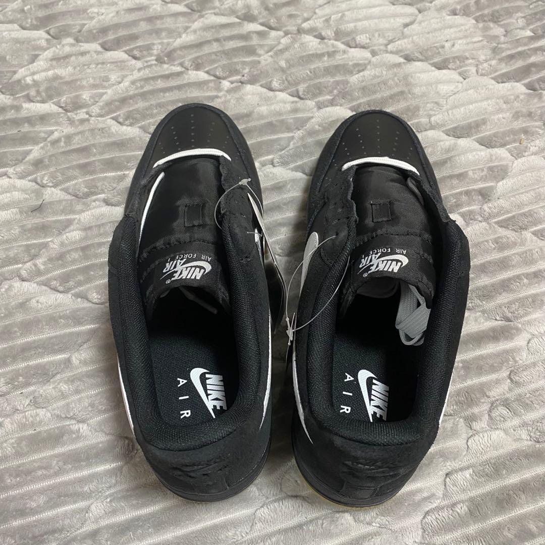 新品 ナイキ エア フォース 1 ‘07 LV8 27㎝