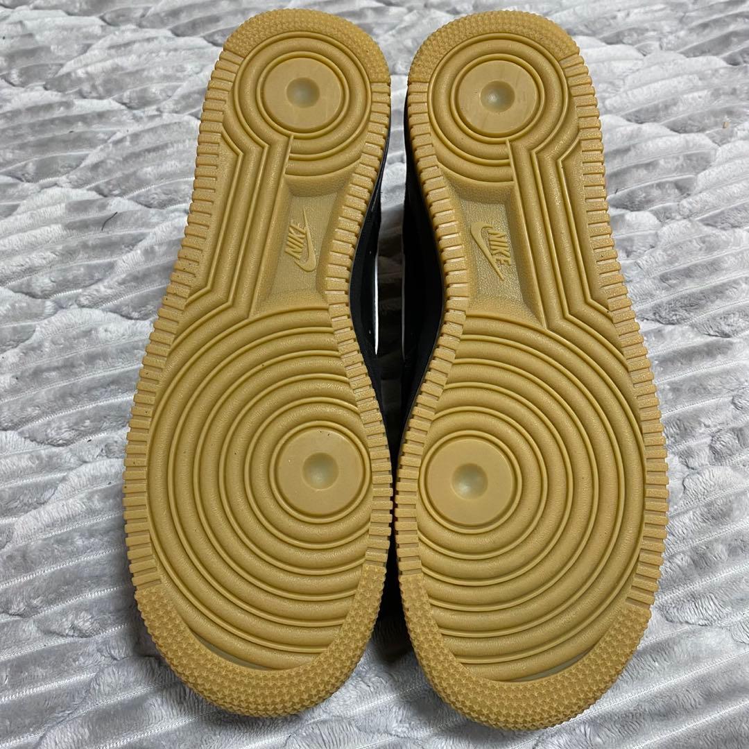 新品 ナイキ エア フォース 1 ‘07 LV8 27㎝