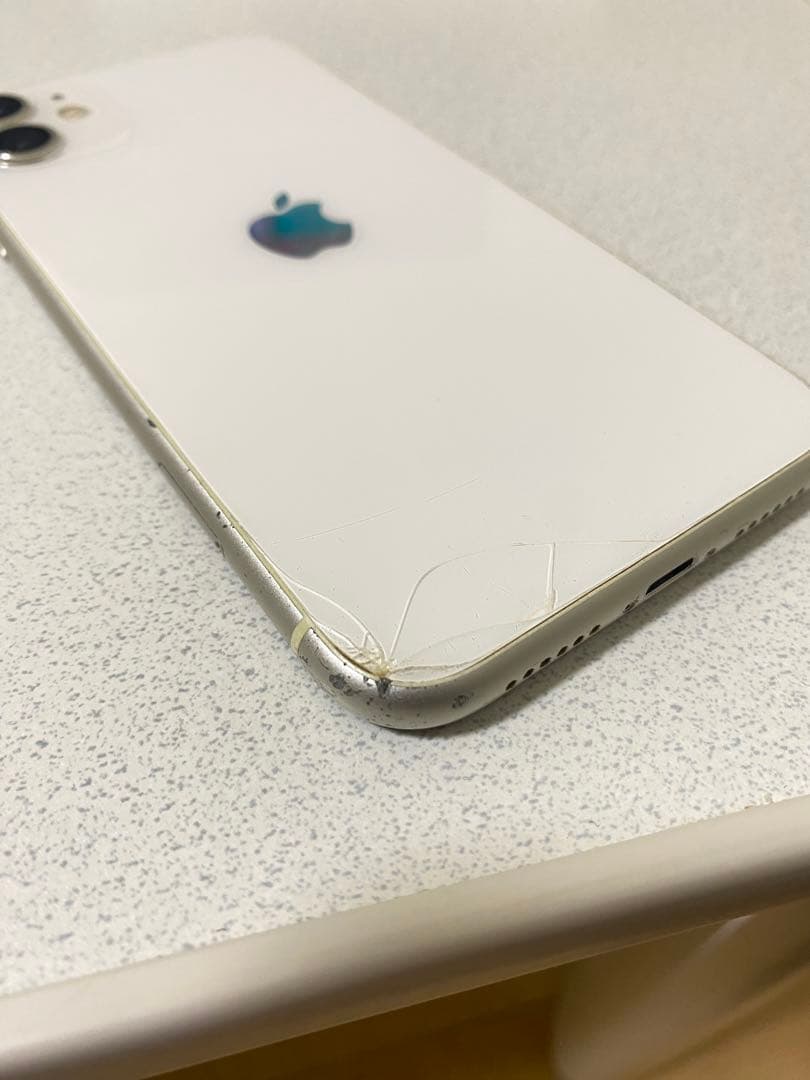 ほ*る様 値下げApple iPhone 11 ホワイト 本体+箱+充電コード+