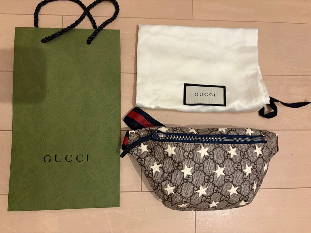 GUCCI 星柄 ボディバッグ　キッズ
