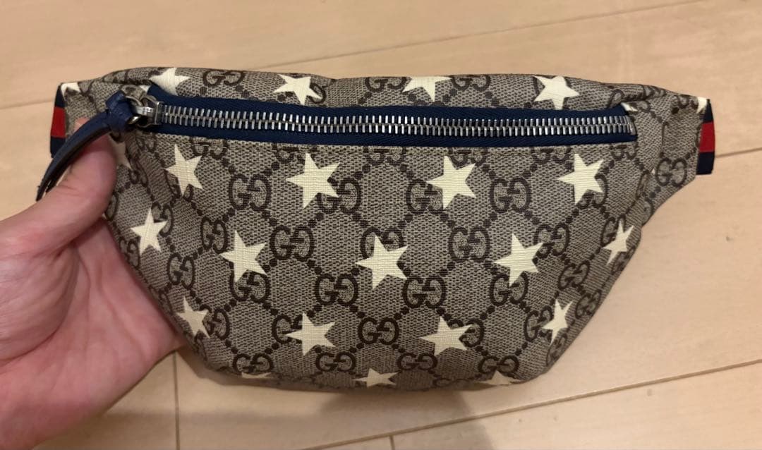 GUCCI 星柄 ボディバッグ　キッズ