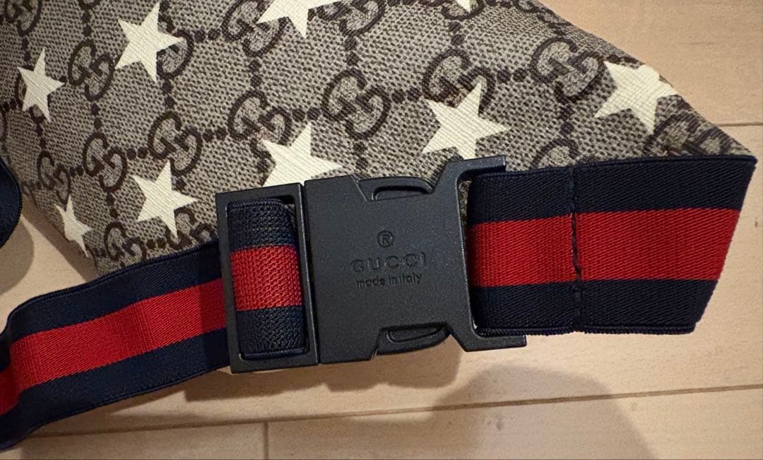 GUCCI 星柄 ボディバッグ　キッズ