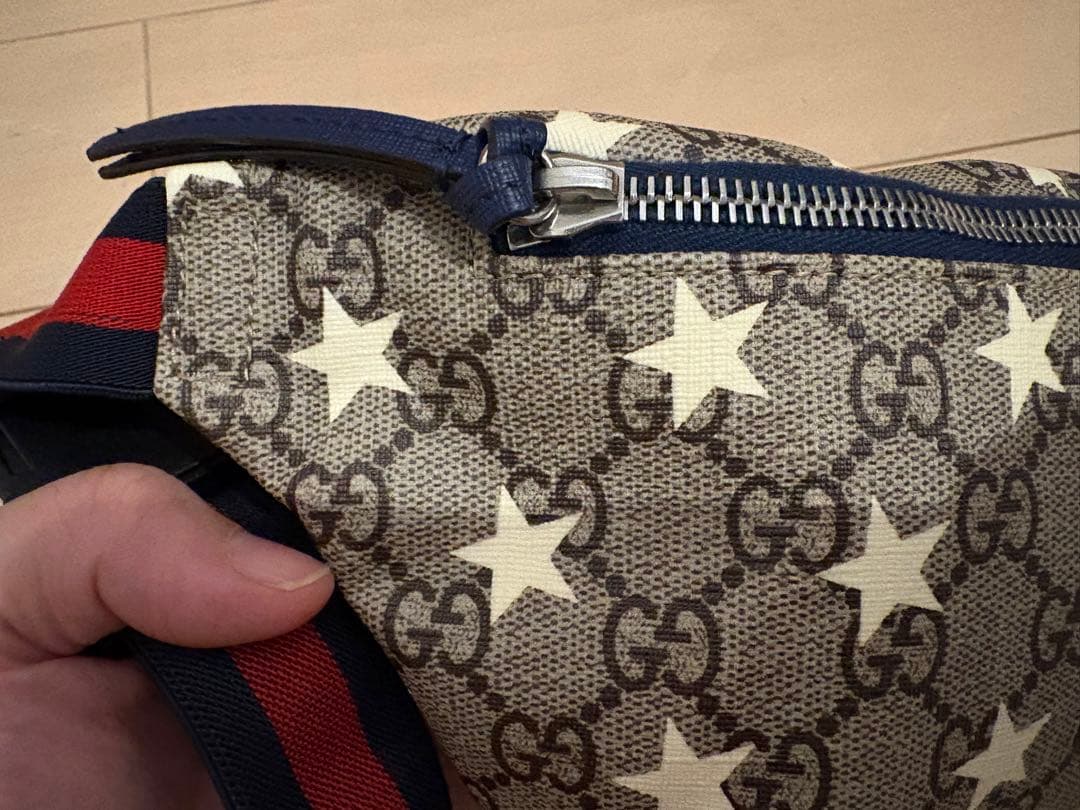 GUCCI 星柄 ボディバッグ　キッズ