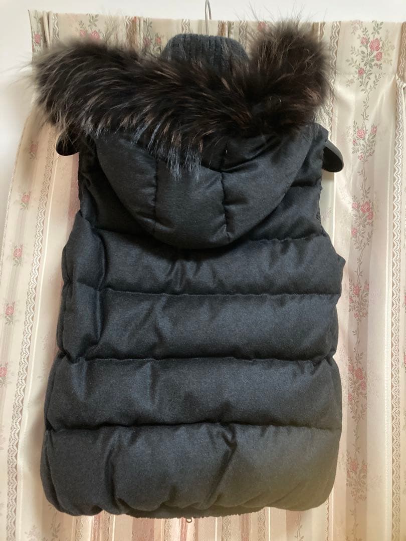 ス*ー様 美品【タトラスTATRAS ダウンベスト ファーフード付き 】ダークグ