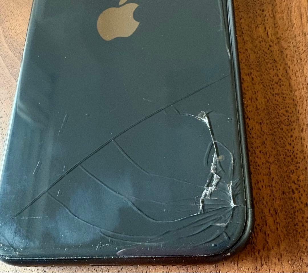 iPhone SE2 64GB SIMフリー 背面割れあり 初期化済み