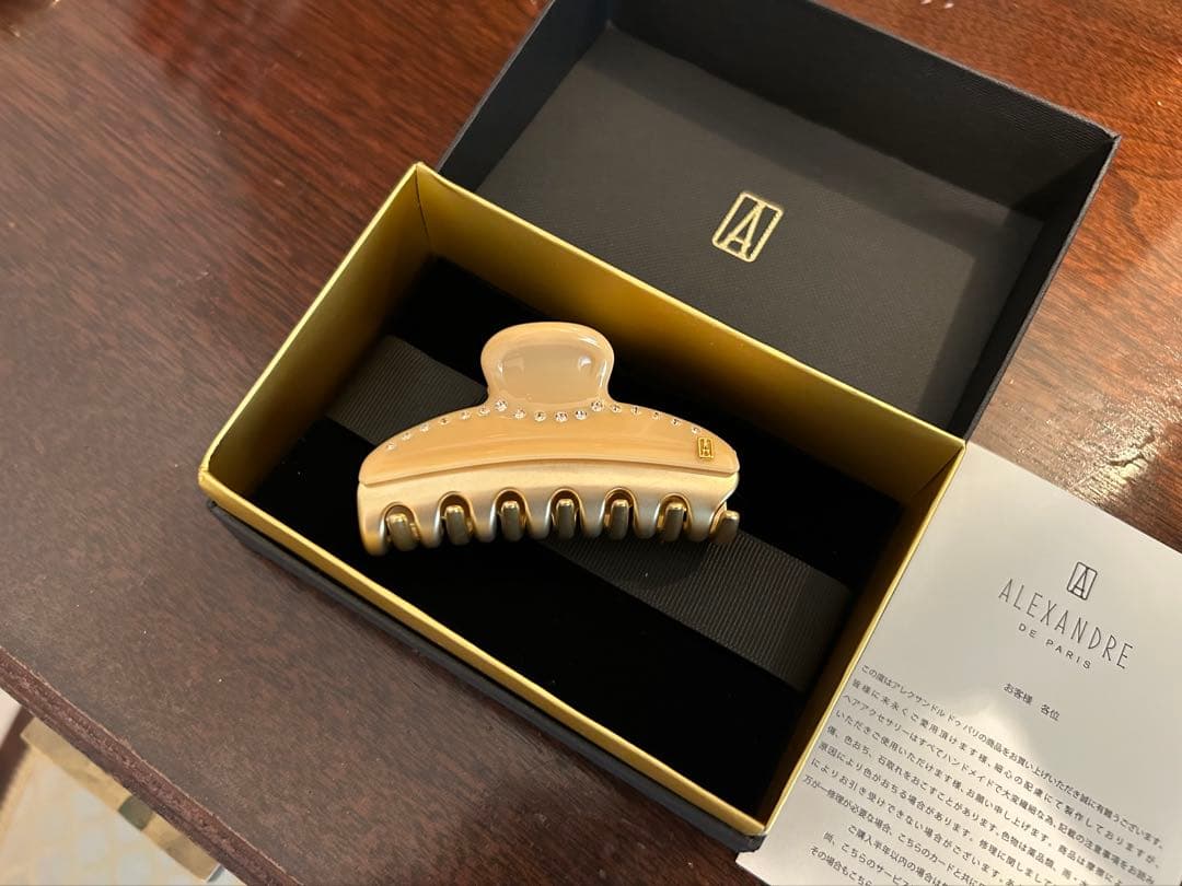 アレクサンドルドゥパリ Mクリップ（ミルキーベージュ）限定色 スワロフスキー