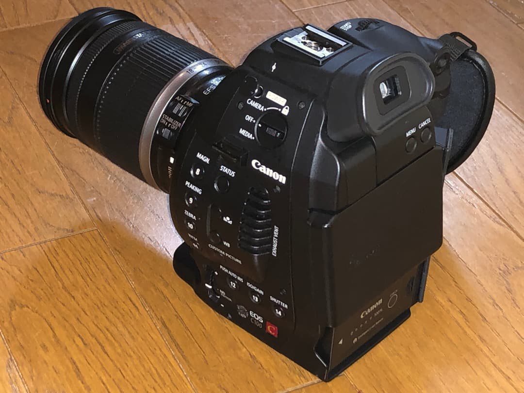 Canon EOS C100 ＋18-200 f3.5 レンズ付き シネマカメラ