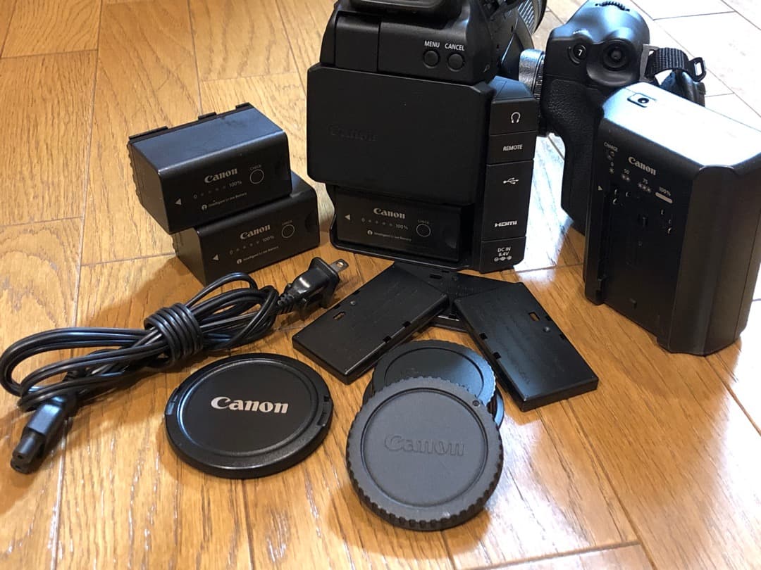 Canon EOS C100 ＋18-200 f3.5 レンズ付き シネマカメラ