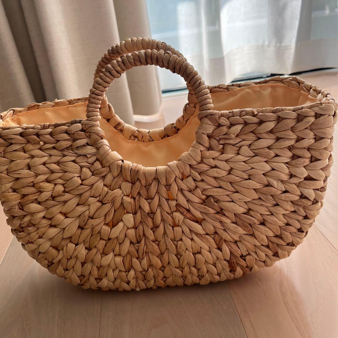 //新品未使用//バリ島花柄刺繍のかごバッグ