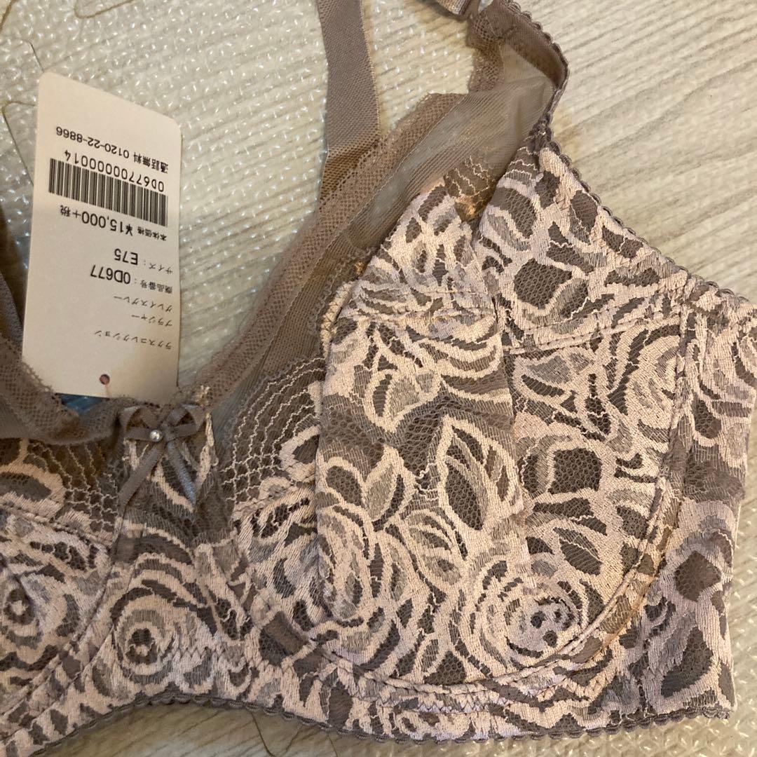 ダイアナ　ブラジャー