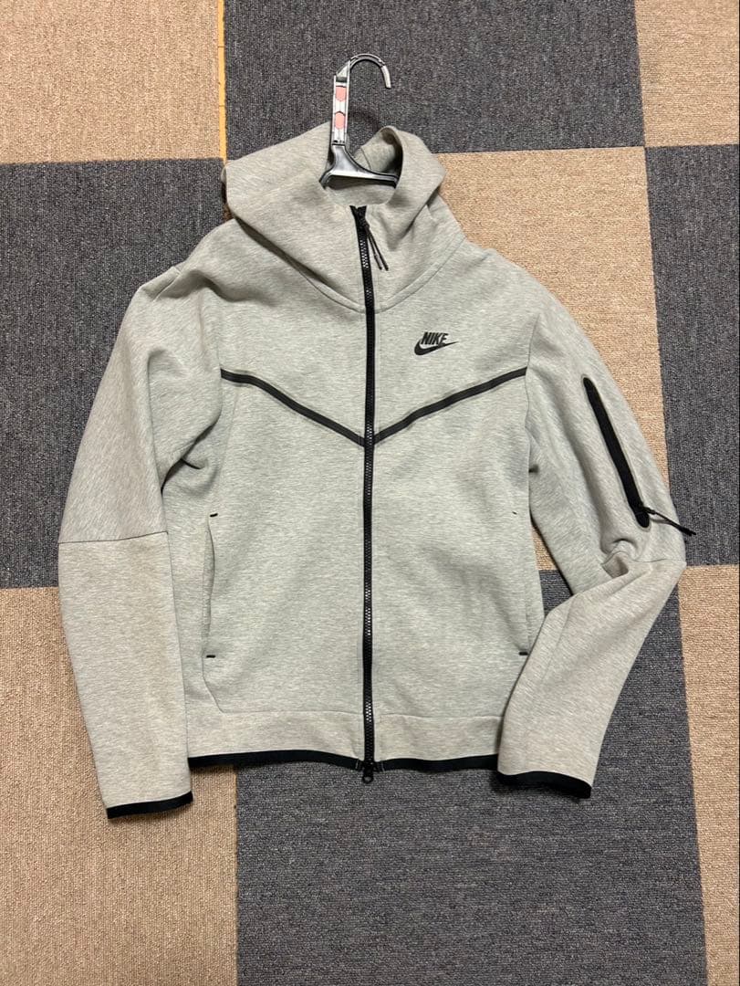 Nike フルジップ トレーナー Sグレー