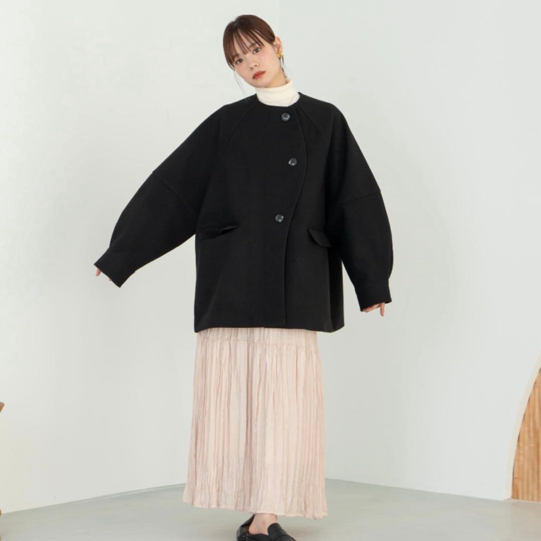 新品タグ付き hinari まる ウェーブデザインミドルコート ブラック F