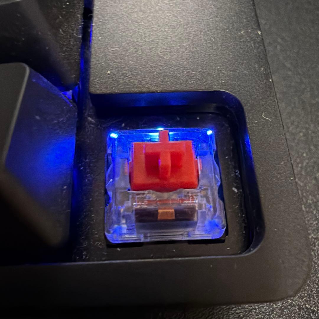 Logitech PRO RGBキーボード 本体(赤軸)