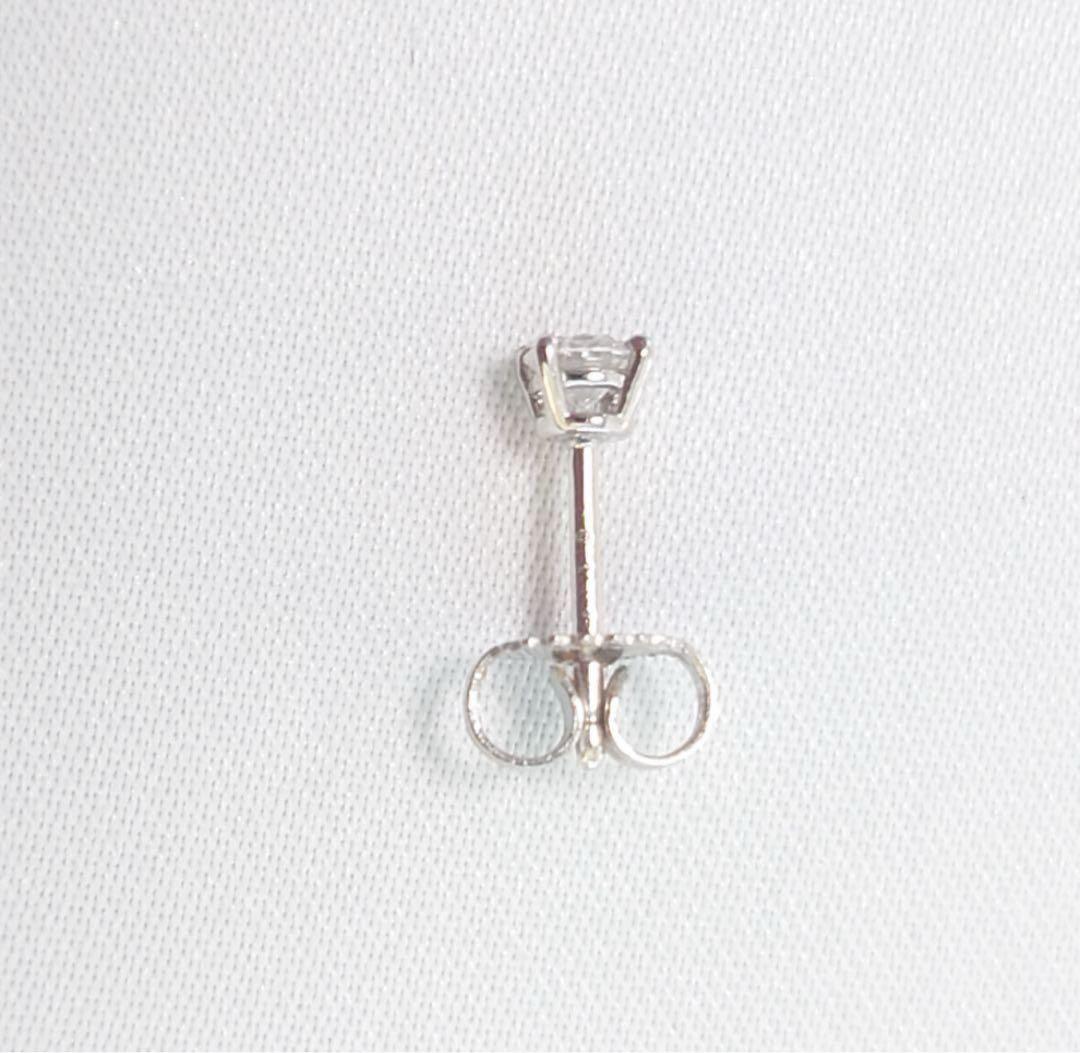 ティファニー ソリティア ダイヤモンドピアス