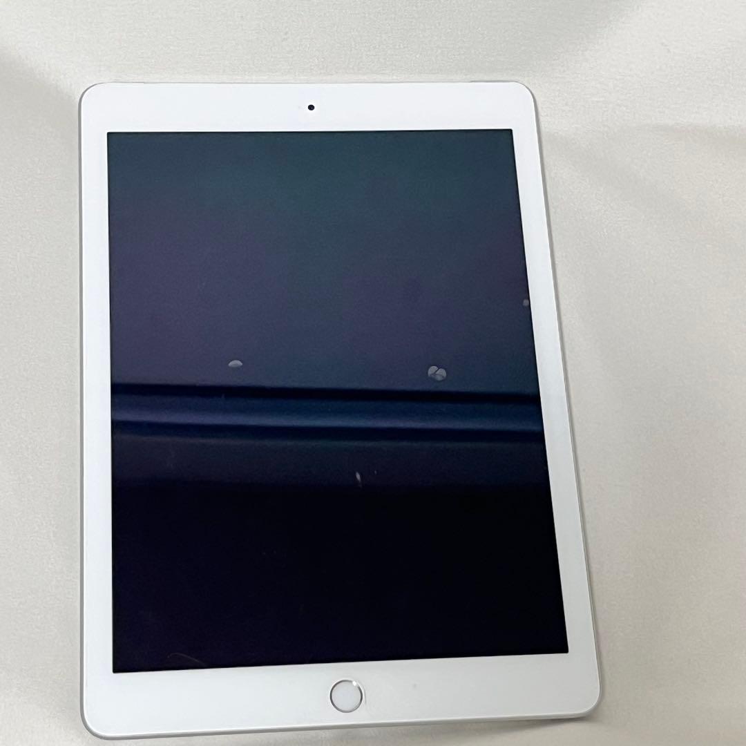 Apple iPad 第5世代　本体 シルバー