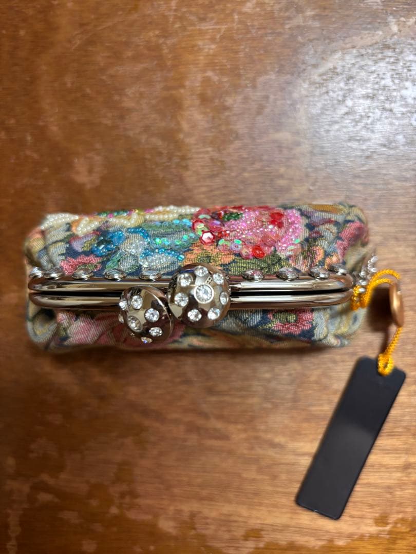 花柄刺繍スパンコールビーズがま口ポーチ