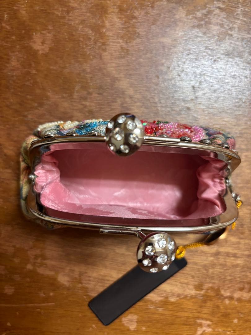 花柄刺繍スパンコールビーズがま口ポーチ