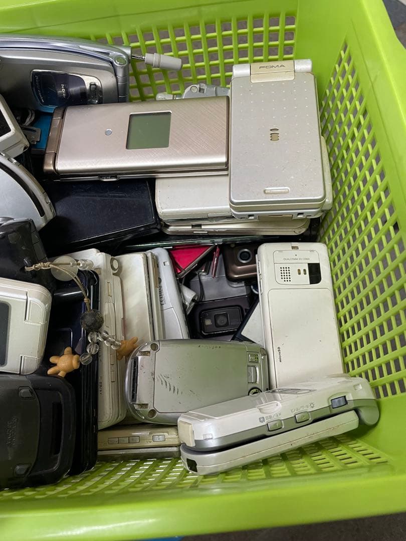 ガラケー 70台　8kgほど