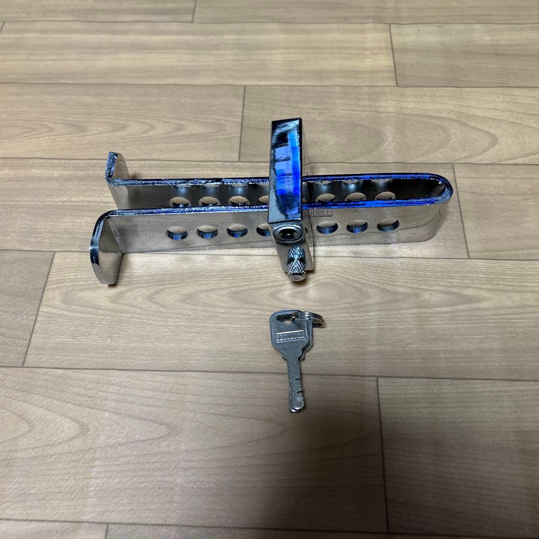 TOMS ステアリングロック