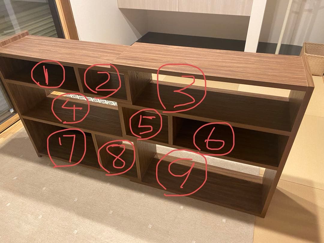 ブラウン木製オープンシェルフ