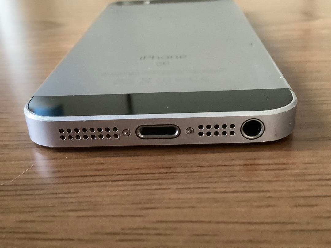 iPhone SE 第一 64GB バッテリー100% simフリー