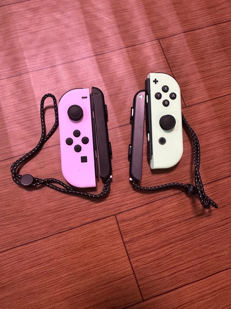 Nintendo Switch 本体 + Joy-Con 4本