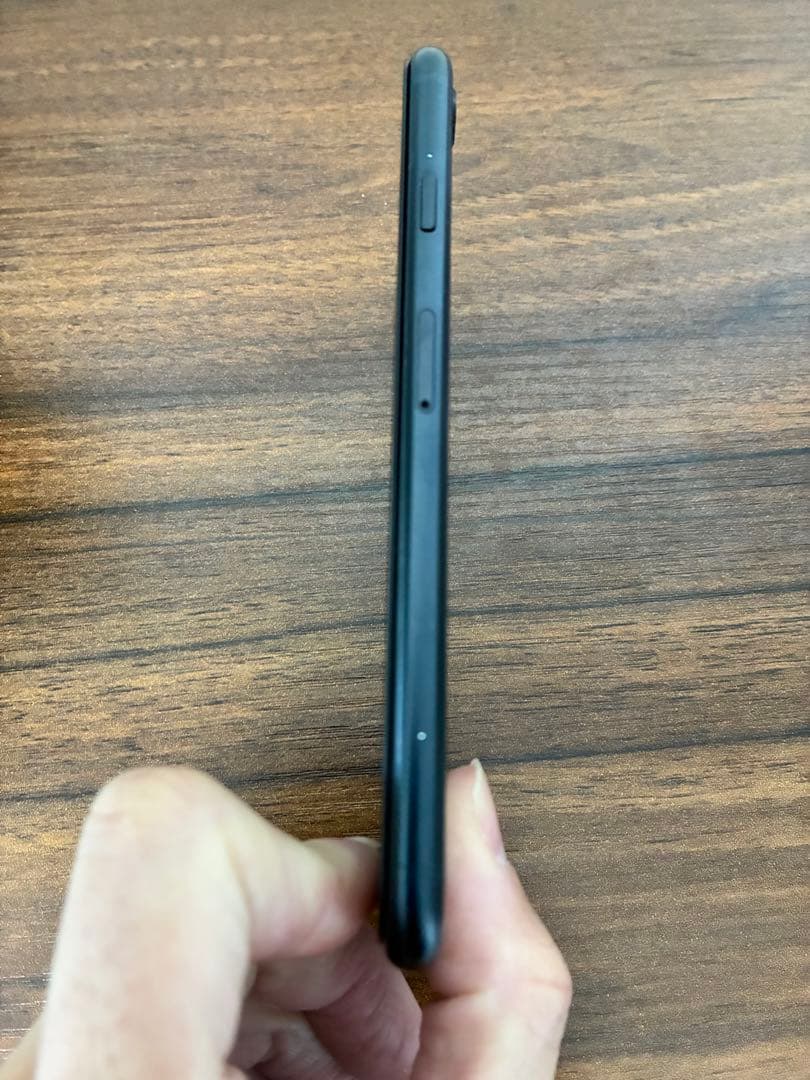 【美品・送料込】Apple iphone se 第3世代