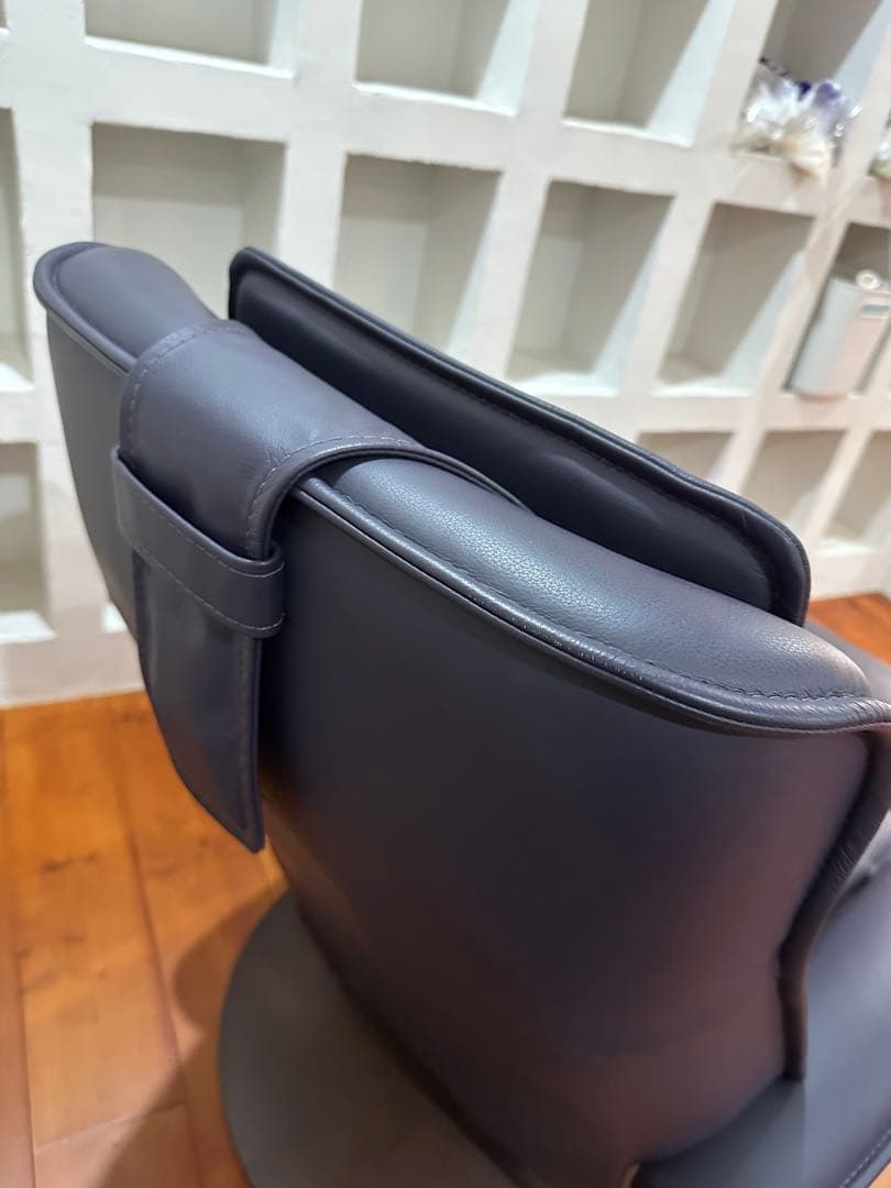 シモンズ　ムスタング　リクライニングチェアとオットマン