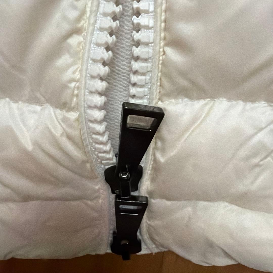 モンクレール　ホワイト ダウンジャケット