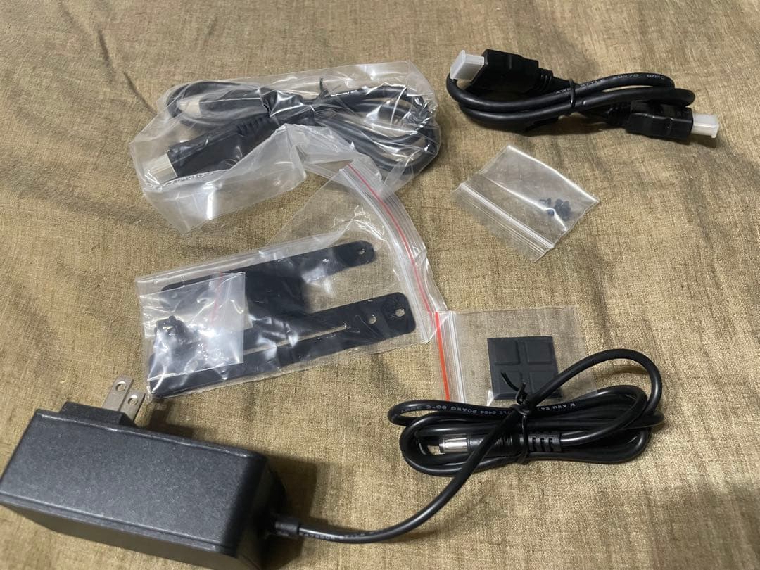 【ほぼ未使用】MINIS FORUM ミニPC 即使用可