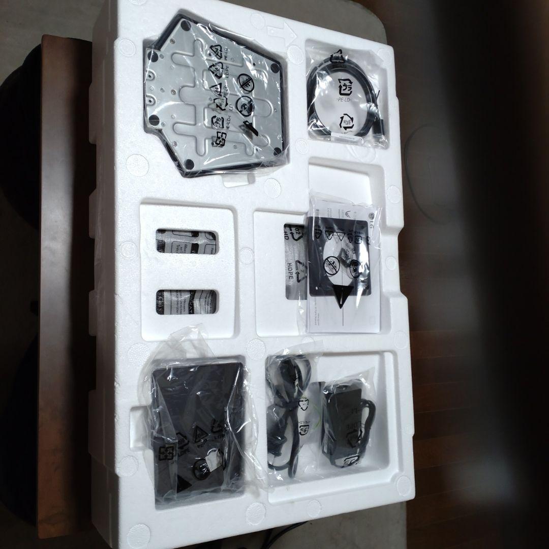 LG ゲーミングモニターUltraGear 32GS60QC-B 31.5インチ