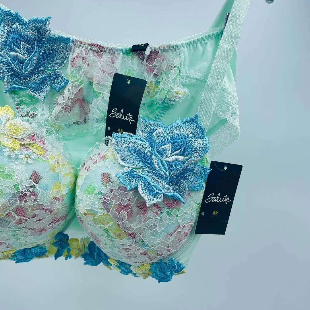 ワコール サルート 32G P-upタイプ 無邪気な少女が淑女へC75-M