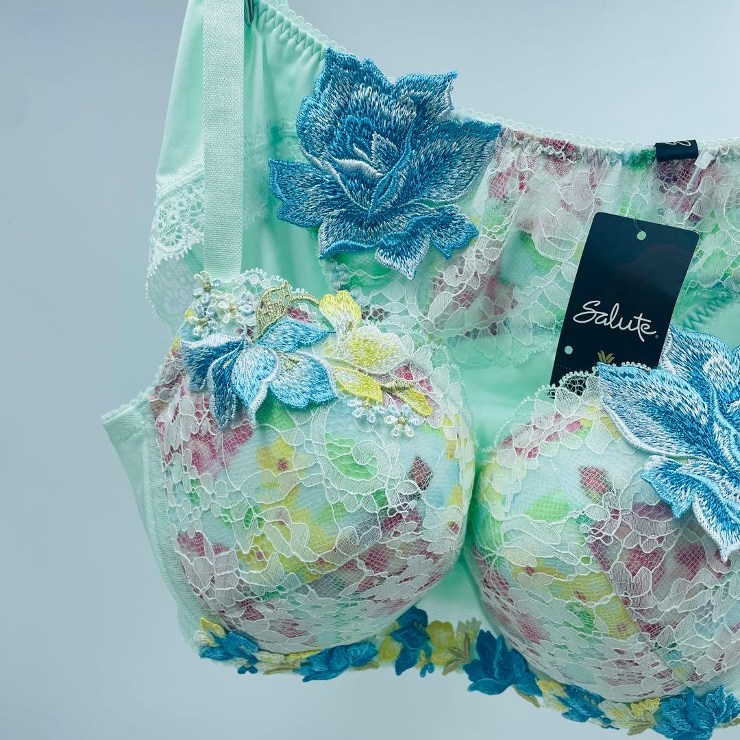 ワコール サルート 32G P-upタイプ 無邪気な少女が淑女へC75-M