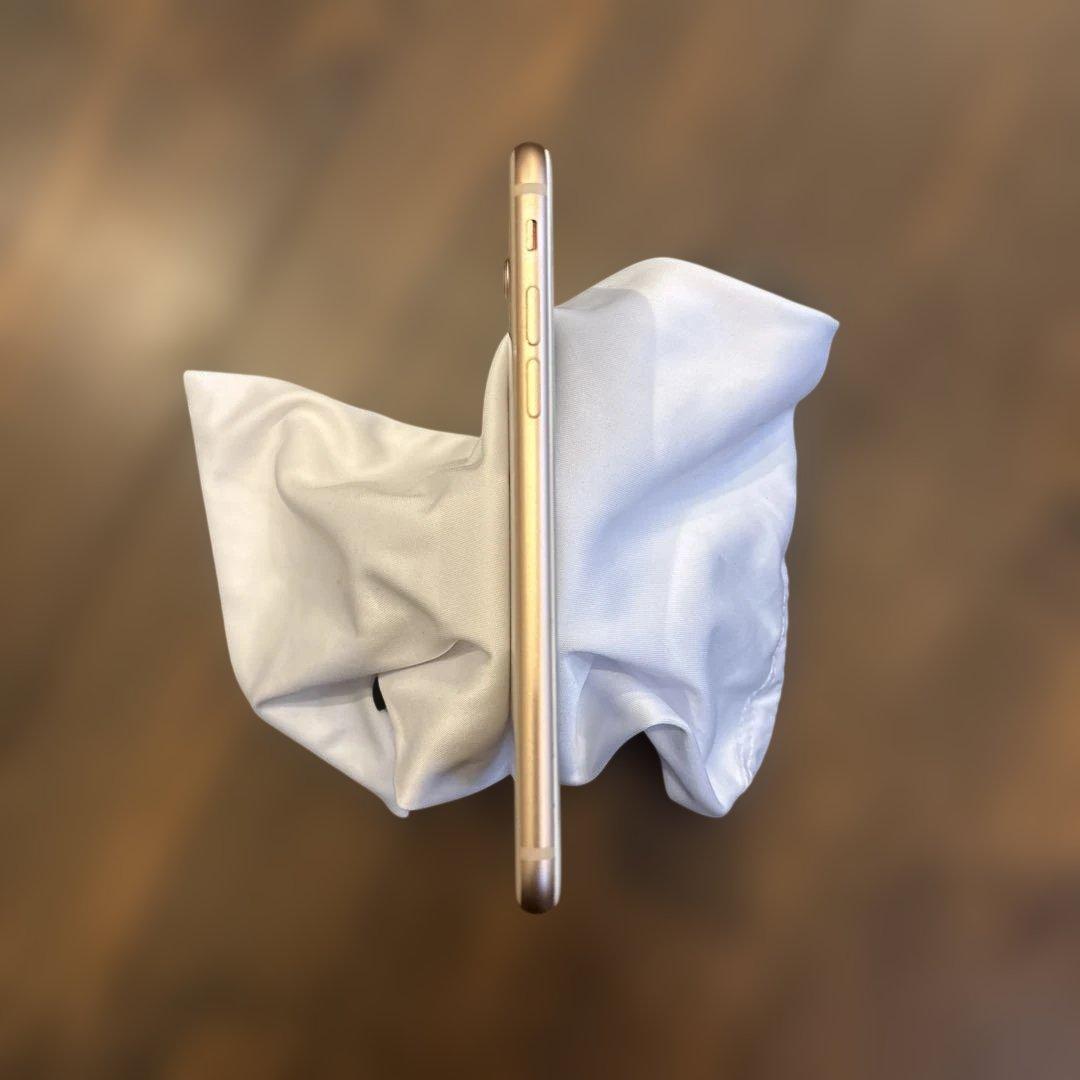 美品　Apple iPhone 8 64GB ゴールド