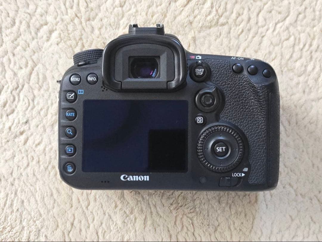 年内値下中！【即購入可能】【ボディのみ】Canon EOS 7D Mark II