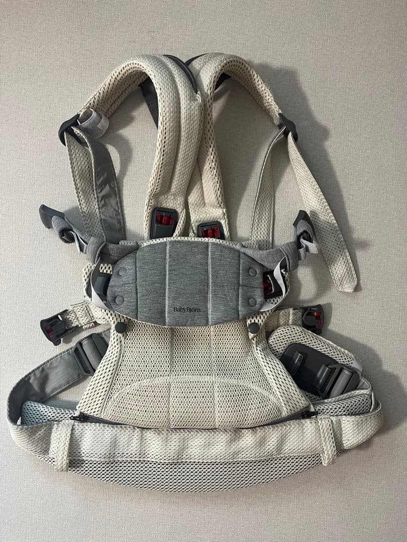 【美品】ベビービョルンHARMONY 抱っこ紐 クリーム　白 ハーモニー