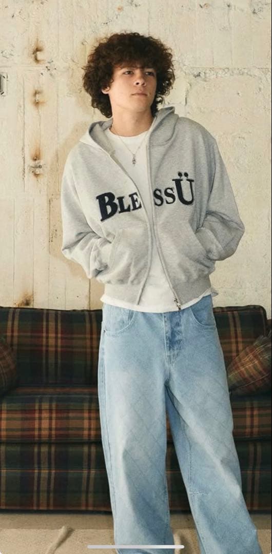 BlessÜ グレー ジップアップパーカー