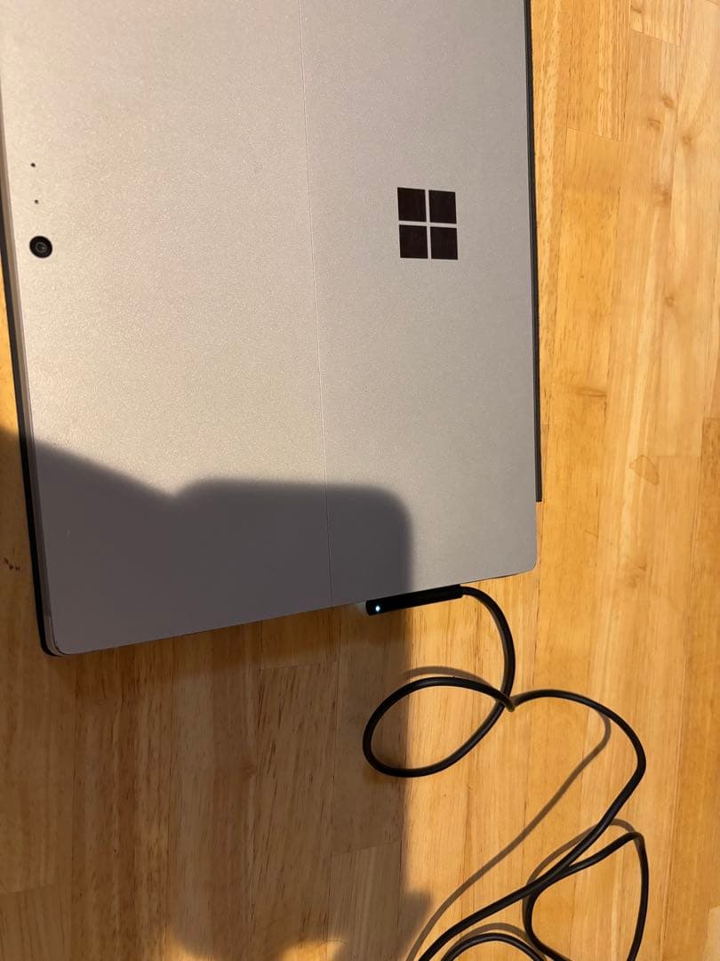 Surface pro4 （純正キーボード、専用充電器つき）