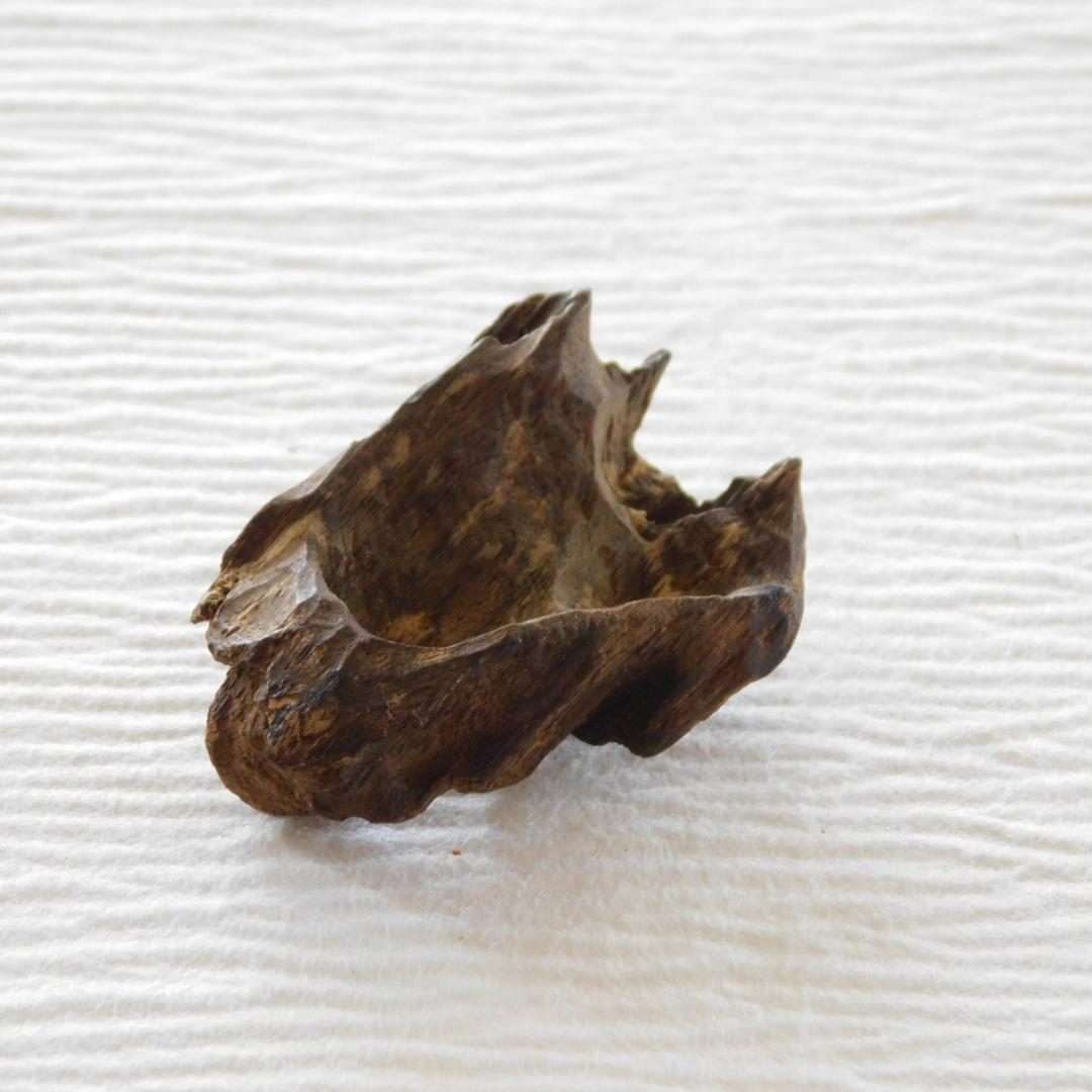 ◆ 「古渡暹羅 泥沈香」　約3.6g　ベトナム産　シャム沈香　　　◇ 香木　伽羅