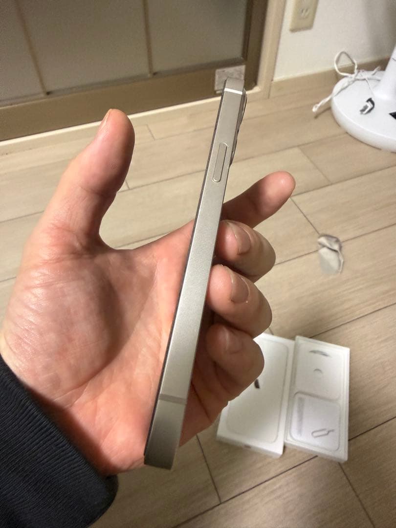 iPhone13 256GB スターライト　SIMフリー　美品