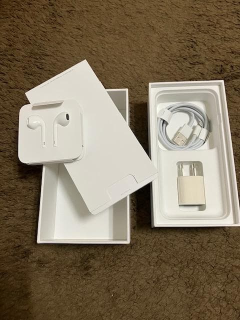 iPhone SE 第2世代　64GB ホワイト