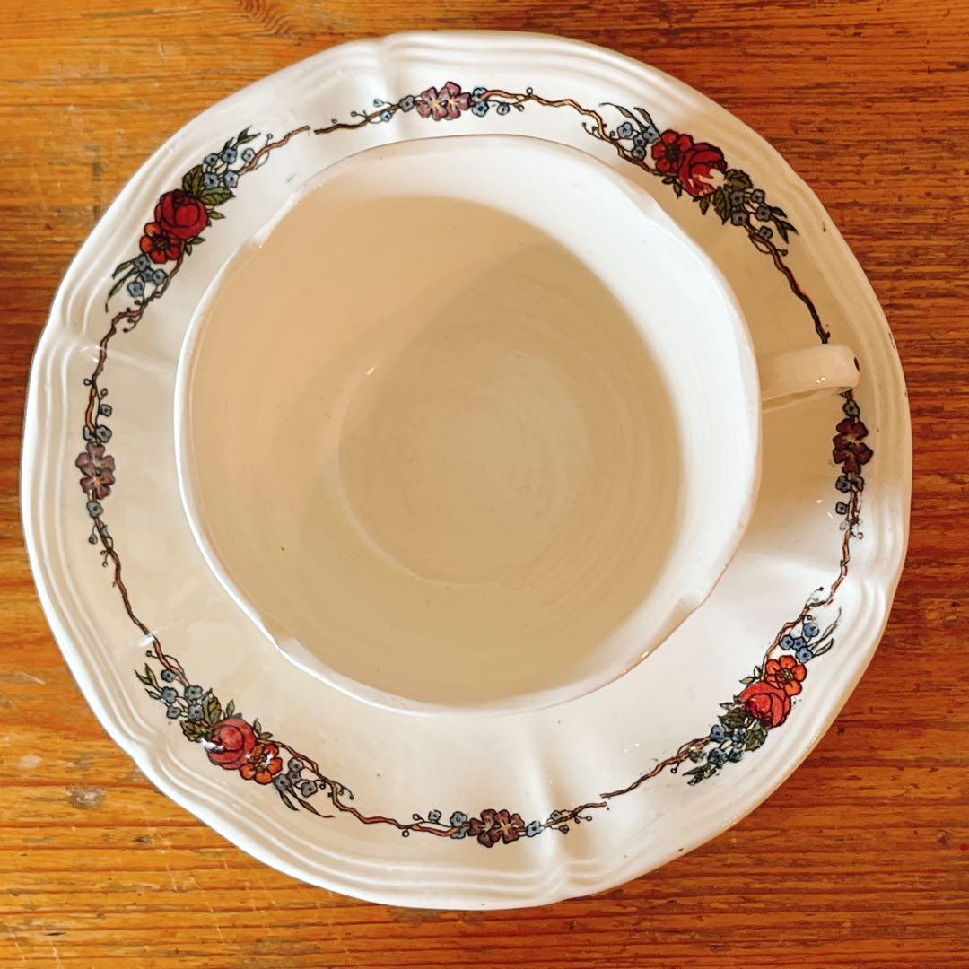 A サルグミンヌ　obernai カップ＆ソーサー