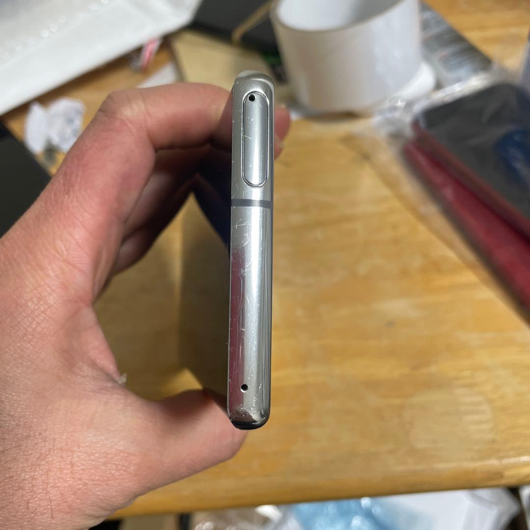 Y*y様 FUJITSU arrows NX9 F-52A sim フリー