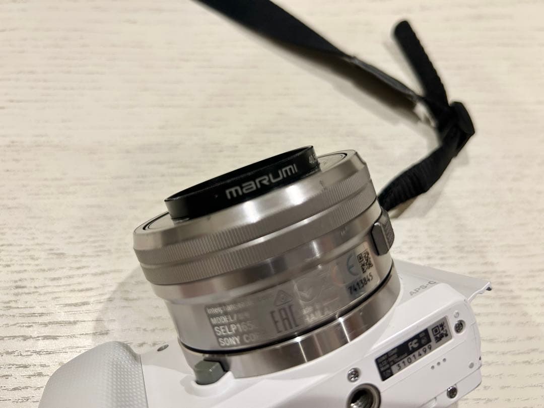 SONY ミラーレス一眼 α5000 ホワイト　バッテリー付属